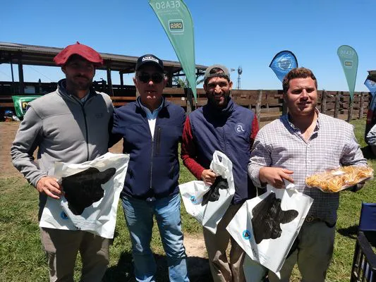 tn_IMG_20231116_125435779_BURST000_COVER_TOP