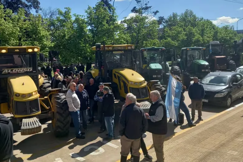 productores-en-la-movilizacion-en-carlos-ZQ4WPXFCXFBRVCQDGWR4HNPH5E