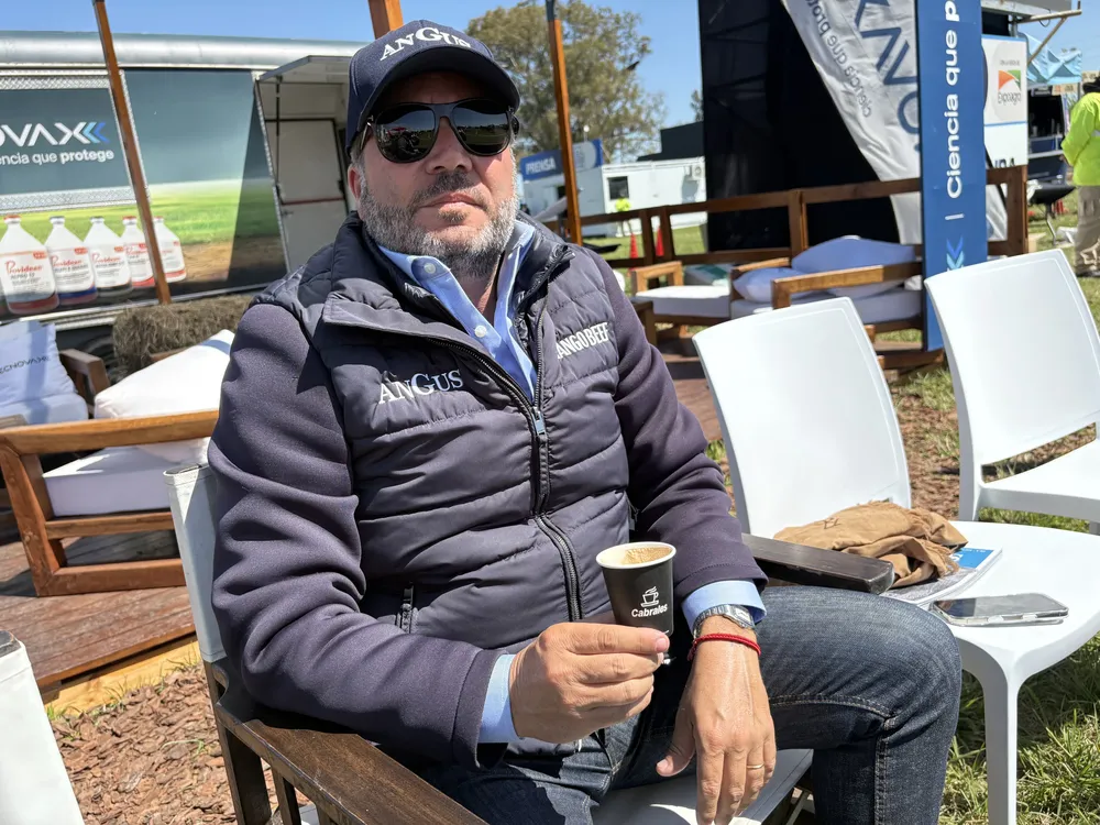 JORGE CABRALES - CAFE CABRALES - ANGUS