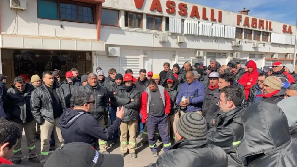 la-fabrica-de-cosechadoras-vassalli-un-emblema-industrial-de-firmat-atraviesa-una-de-las-crisis-sala