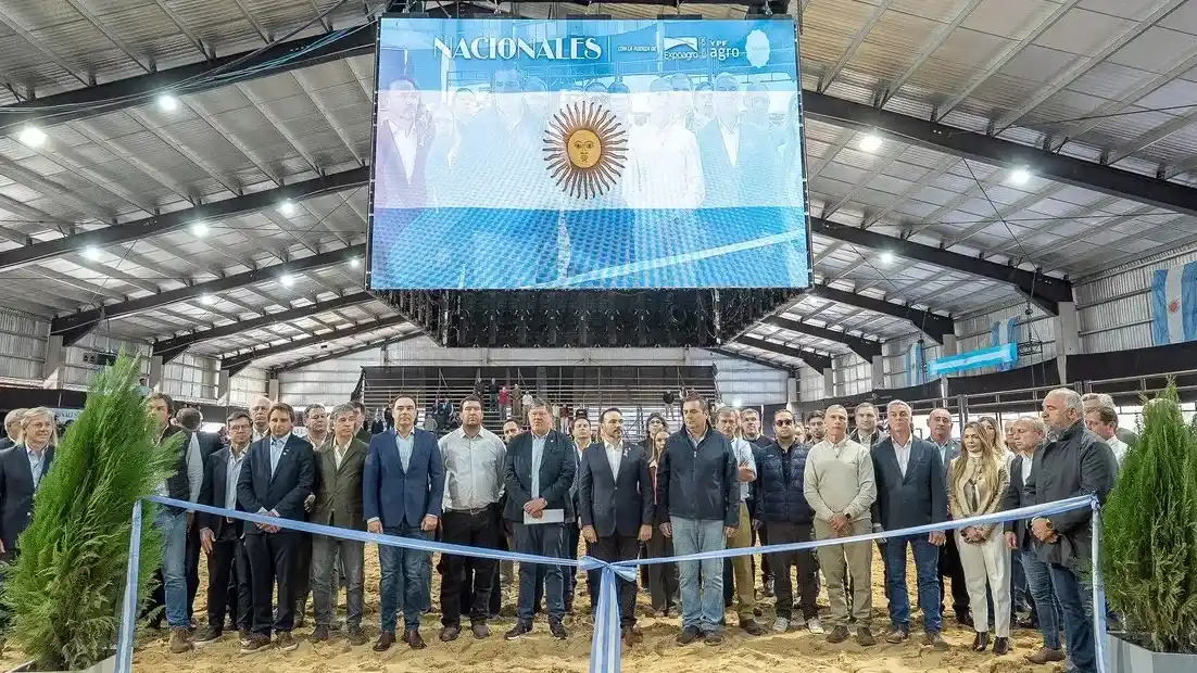 corte_de_cintas_en_la_sociedad_rural_de_corrientes_credito_lucas_casatti