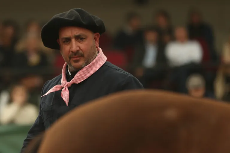 carlos-castano-foto-768x512