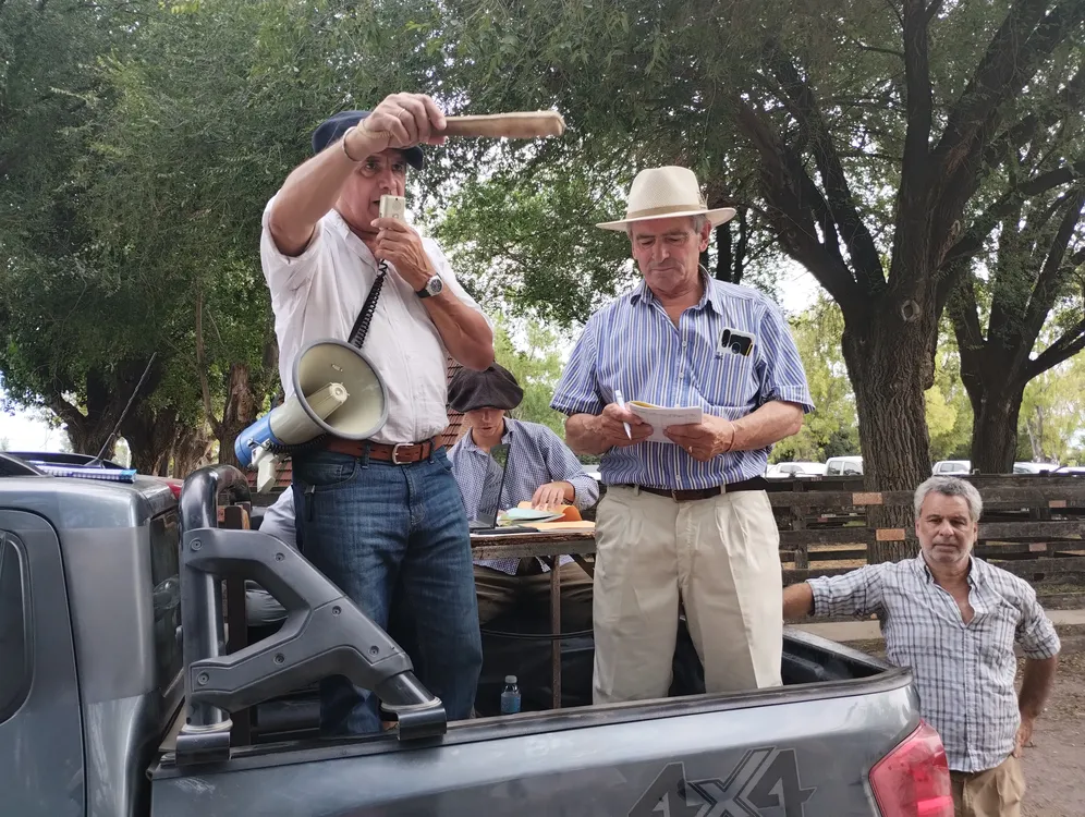 REMATE ALZAGA UNZUE Y MARIO ESNAL EN OLAVARRIA