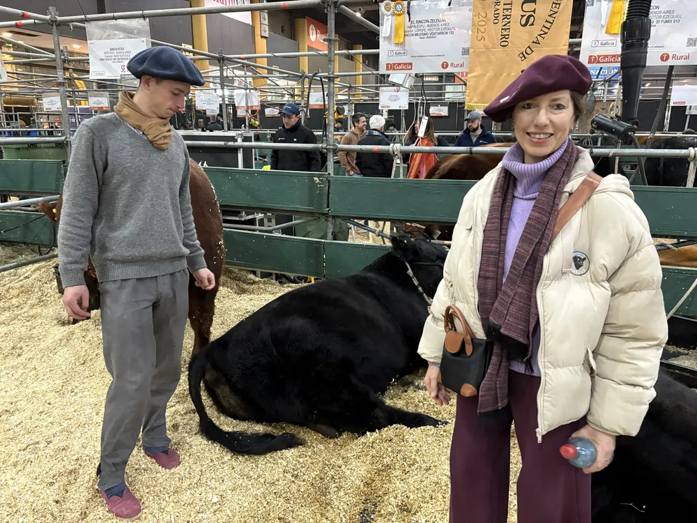 ESTELA PARISI - CABAÑA ZELDUAR - ANGUS