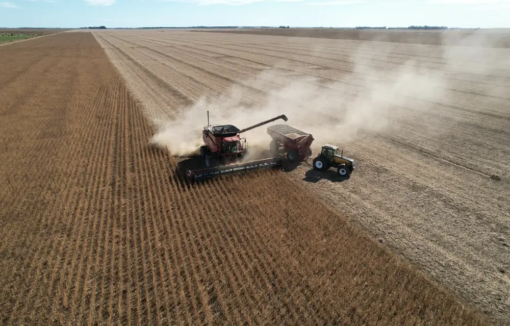 maquinas-trabajando-el-campo