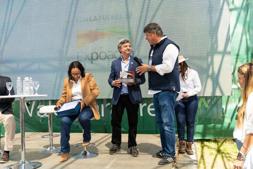 Entrega-de-Reconocimiento-1024x683