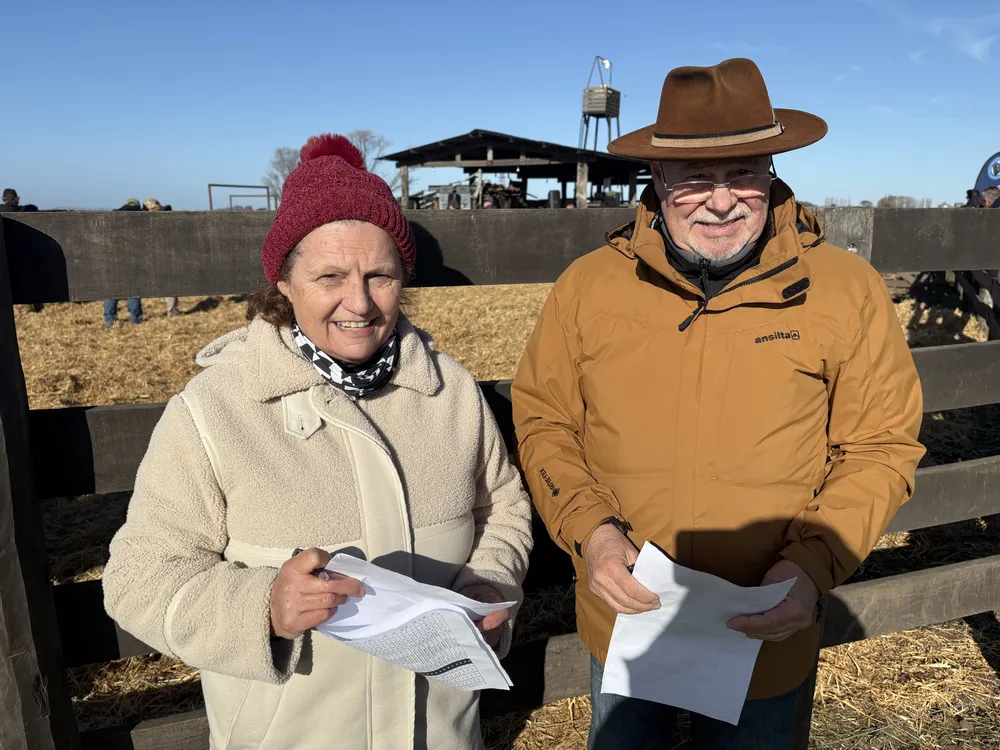 LIDIA RINAUDO Y JOSE GIELLIS - CABAÑA EL JUNCO - ANGUS